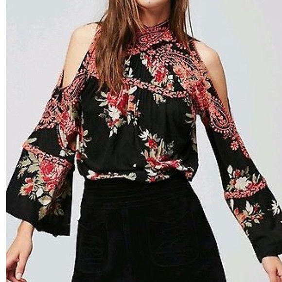 Free People Tops - ❌SOLD❌ 🌹Free People Floral Bell Sleeve Top